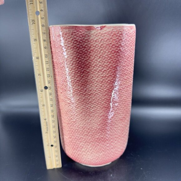 Shawnee USA Pottery Coral Pink Burlap Pinched Vase Tall Pottery Vessel Vase Vtg - Picture 10 of 16